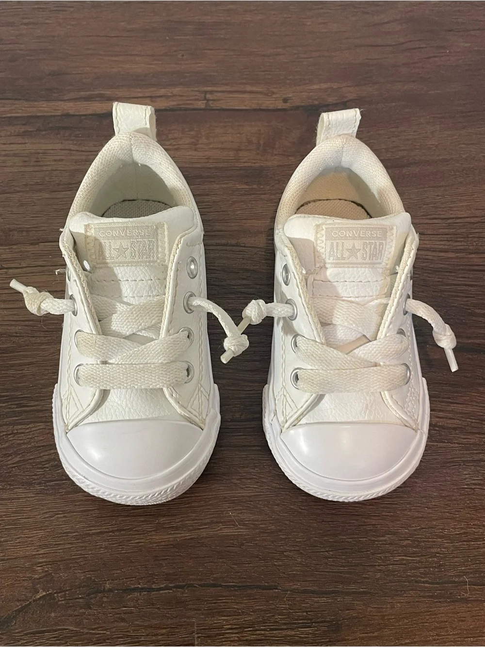 Converse Toddler Size 5 Low-Top Leather Sneakers in White